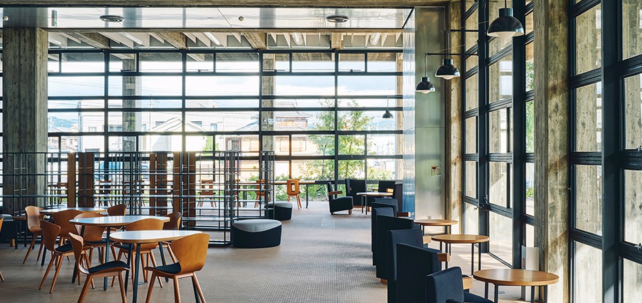 図書館1階閲覧エリア