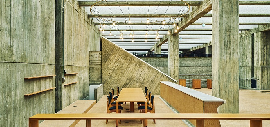 図書館1階さかくらスペース